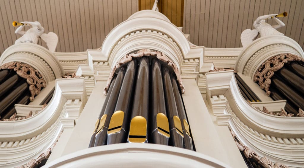 Pipe organ
