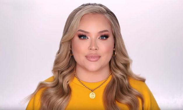 YouTube Makeup Star Shocks by Coming Out as Transgender After 10 Years