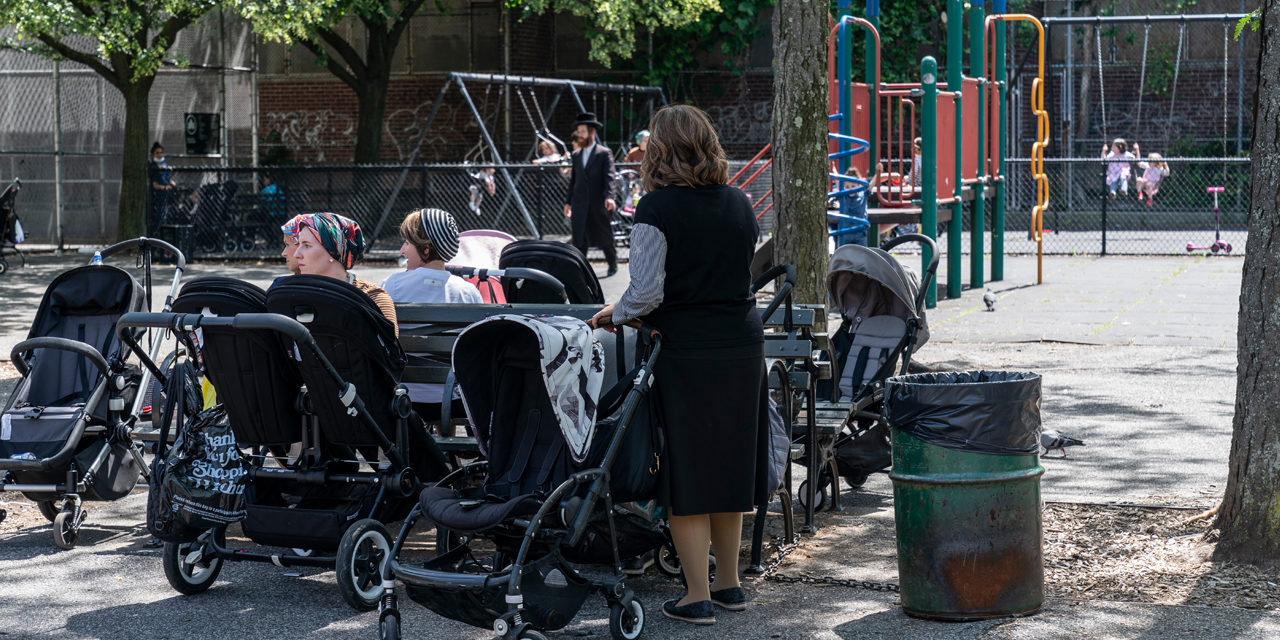 Despite Supporting Massive Protests, NYC Mayor Bill de Blasio Locks Up Jewish Parks