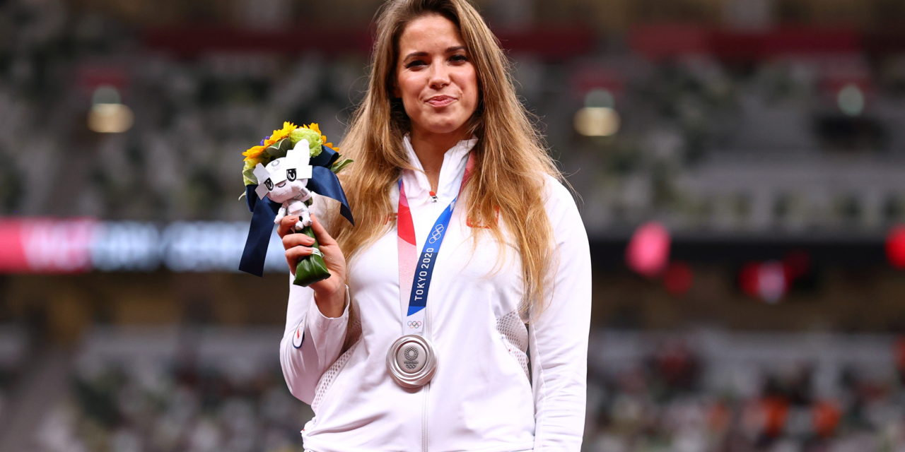 Olympian Auctions Off Silver Medal to Raise Money for Infant’s Heart Surgery