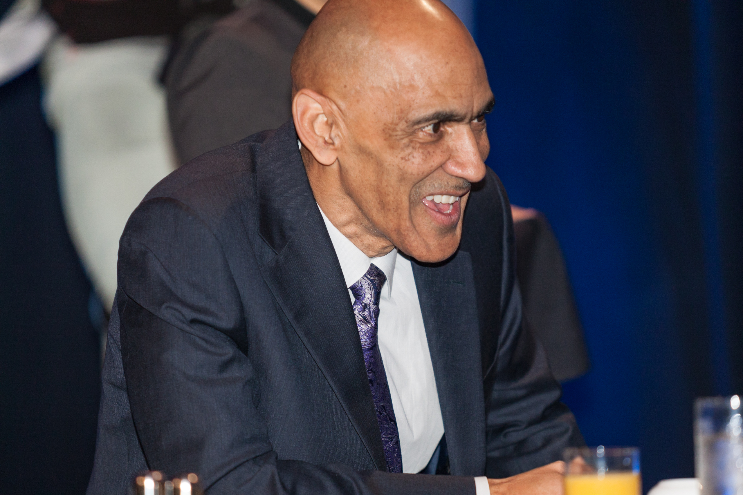 Tony Dungy to visit Austin to help local charity