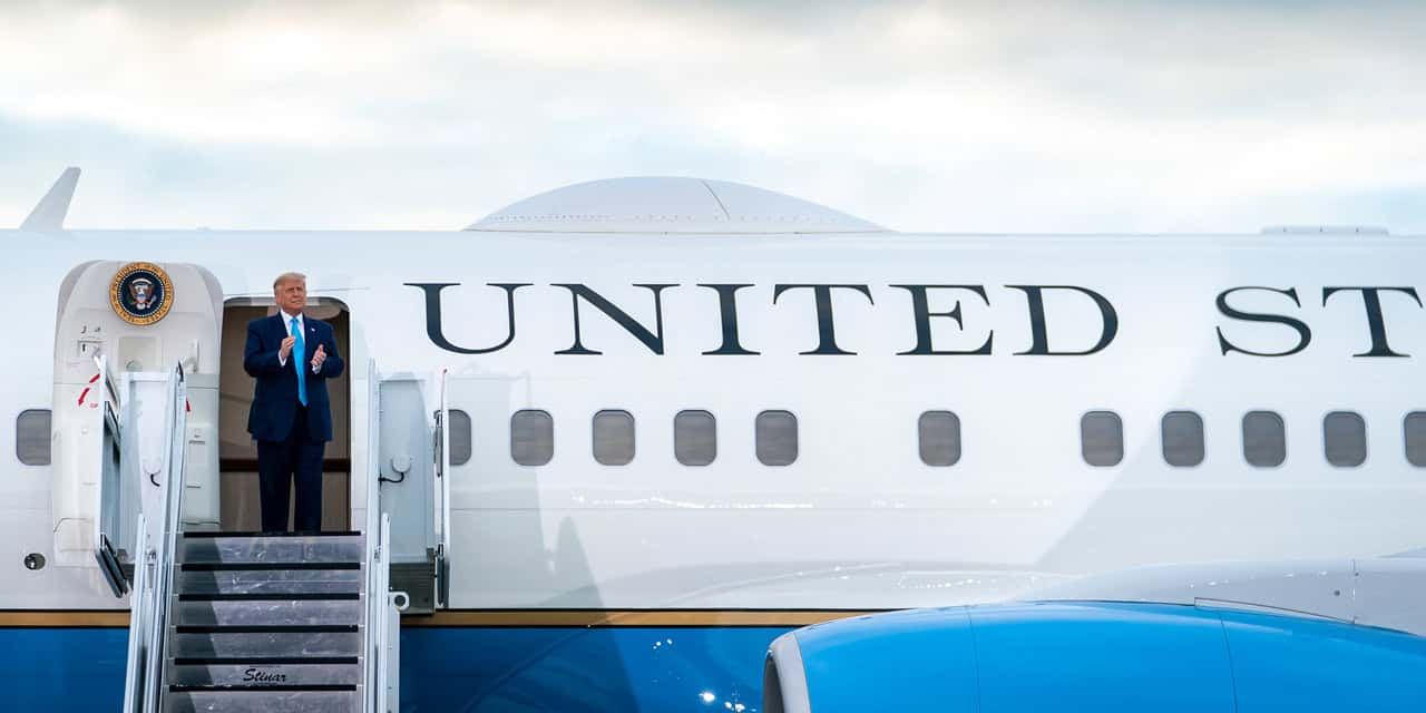 President Trump waving from Air Force One